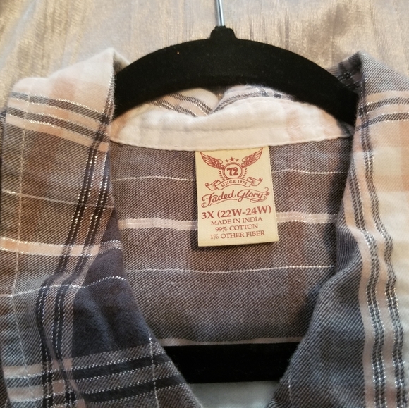 Women's flannel button-down - Picture 2 of 3